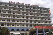 Nhóm côn đồ xông vào bệnh viện truy sát người, đập phá thiết bị y tế