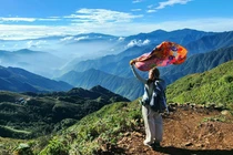 Bản người Mông ở Điện Biên học làm du lịch cộng đồng