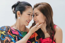 Mẹ ruột Minh Tú thần thái không kém cạnh 