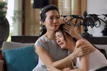 Con gái lấy chồng giàu tháng nào cũng gửi về 5 triệu