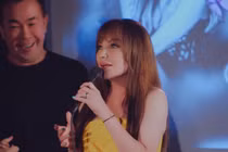 Nữ danh ca từng đoạt Á hậu: Phải làm 13 nghề tay chân