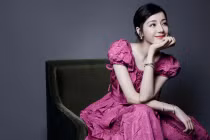 Gu mặc thất thường của Địch Lệ Nhiệt Ba