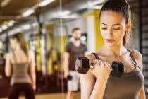 Bật mí bí quyết hạn chế nổi mụn sau khi tập gym cho nữ