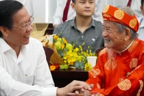 Nhà nghiên cứu 103 tuổi Nguyễn Đình Tư nhận giải thưởng khoa học Trần Văn Giàu