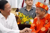 Nhà nghiên cứu 103 tuổi Nguyễn Đình Tư nhận giải thưởng khoa học Trần Văn Giàu