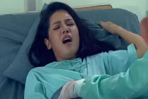 Vừa lên bàn mổ, sản phụ muốn bỏ chạy khi thấy chồng cũ