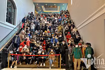 Du khách đến Sa Pa "hết hồn" vì tắc đường, chen từ quán vỉa hè đến cáp treo