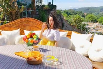 Bạn trai chụp ảnh không có tâm, cô gái gây sốt bởi quyết định