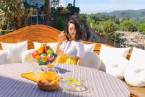 Bạn trai chụp ảnh không có tâm, cô gái gây sốt bởi quyết định