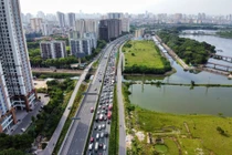 Chưa hết kỳ nghỉ, người dân ùn ùn trở lại Hà Nội