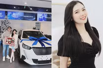 “Nữ MC trẻ nhất VTV” rinh xế hộp ngày cuối năm làm netizen “choáng“