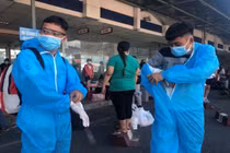 Chiều 22-8, 309 người dân Cần Thơ ở TP.HCM đã lên xe trở về quê