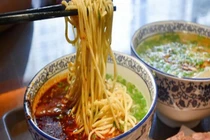 Ghé hàng ăn bún 3 thanh niên nhận kết quả dương tính với ma túy