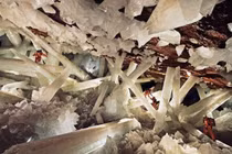 Hang động pha lê khổng lồ tại Mexico 