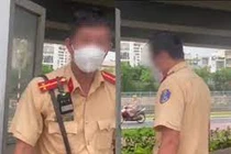 Xác minh clip CSGT bị tố nhận tiền của người đi đường