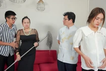 Bị bố chồng đuổi ra ngoài ở, con dâu oán trách khi biết sự thật