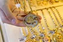 Giá vàng hôm nay 5/7: Đảo chiều đi lên, áp lực còn nhiều