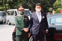 Đại tướng Phan Văn Giang hội đàm với bộ trưởng Quốc phòng Nhật Bản