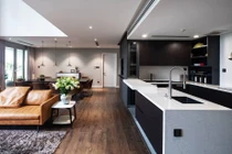 Sử dụng sàn gỗ trong nhà bếp và phòng tắm có hợp lý?