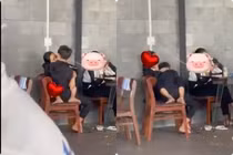 Cặp đôi học sinh hôn nhau tại quán cafe khiến netizen “nóng mắt“