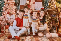 Gia đình Phan Văn Đức khoe ảnh đón Giáng sinh sớm
