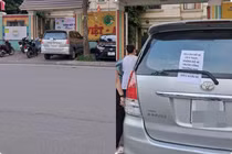 Đỗ xe chắn cổng trưởng, chủ xe nhận mẩu giấy đọc mà “tái mặt“
