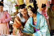 Hoàng đế được hưởng vinh hoa, lại sống trung bình không quá 40 tuổi