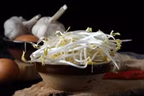 5 thực phẩm hại sức khỏe nhà nào cũng có