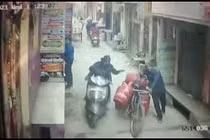 Video: Cả xóm phối hợp bắt kẻ cướp điện thoại như phim hành động