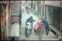 Video: Cả xóm phối hợp bắt kẻ cướp điện thoại như phim hành động