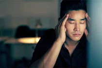 Tôi khổ sở khi phải ôm bí mật động trời của vợ anh hàng xóm