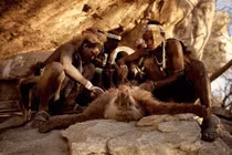 Bộ tộc thích ăn thịt khỉ đầu chó, có tài săn bắn “thần sầu“