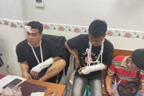 Video: Côn đồ hung hãn tấn công một gia đình ở Nhà Bè