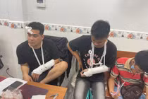 Video: Côn đồ hung hãn tấn công một gia đình ở Nhà Bè