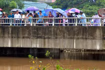 Nữ sinh viên ĐH Công nghiệp nhảy cầu tự tử