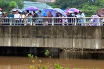 Nữ sinh viên ĐH Công nghiệp nhảy cầu tự tử