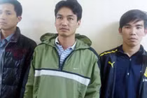 Bắt khẩn cấp ba đối tượng cản trở xe cứu thương