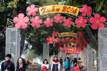 Thủ đô khẩn trương trang điểm đón xuân 