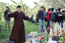 Sông Hồng "nóng" vì đàn tế tìm nạn nhân Cát Tường