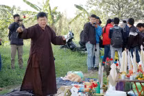 Sông Hồng "nóng" vì đàn tế tìm nạn nhân Cát Tường