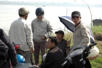 Đang thổi cát sông Hồng tìm xác nạn nhân Cát Tường