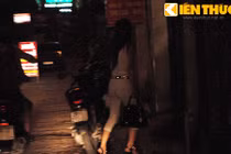 Chộp cảnh chân dài nườm nượp ở các khu phố nhà nghỉ HN