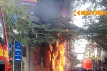 Cháy cột điện, lan sang nhà dân, hàng trăm người hốt hoảng