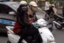 Hà Nội rét 9 độ, người dân kín mít khi ra đường 