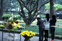 Đội mưa vái vọng Đại tướng ở nhà 30 Hoàng Diệu