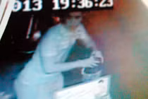 Điều tra vụ ném “bom bẩn” bị camera ghi lại