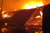 Cháy lớn gần tòa nhà Keangnam Hà Nội