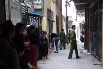 Đốt nhà vì con hàng xóm... khóc