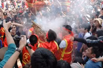 Khai xuân bằng hội thi kéo lửa, đốt rơm, nấu cơm