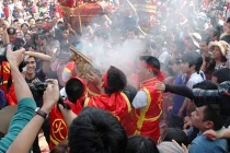 Khai xuân bằng hội thi kéo lửa, đốt rơm, nấu cơm